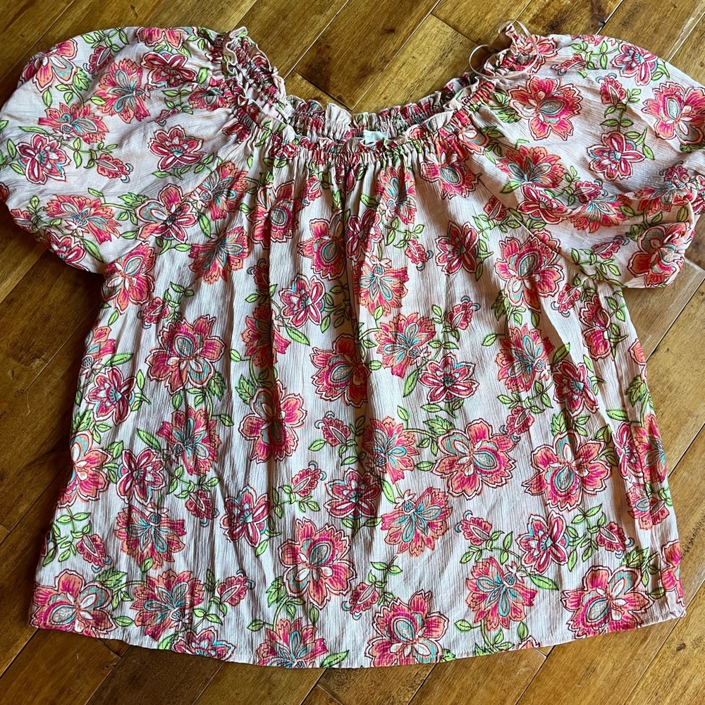 NWT Easel brand Floral Off-Shoulder Blouse with lined puff sleeves